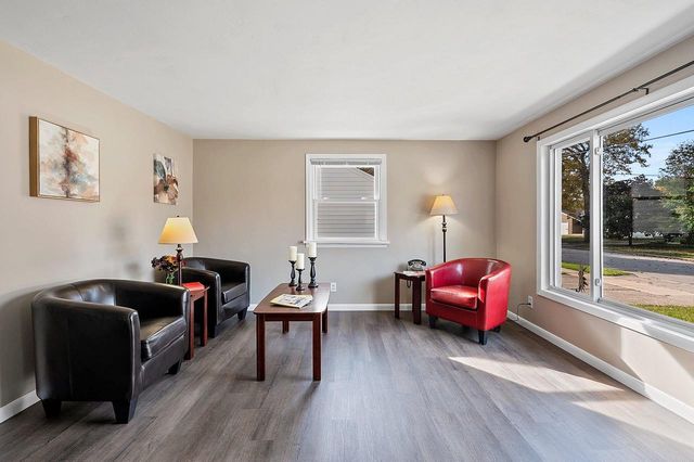 2500 S JEFFERSON STREET, Appleton, WI 54915