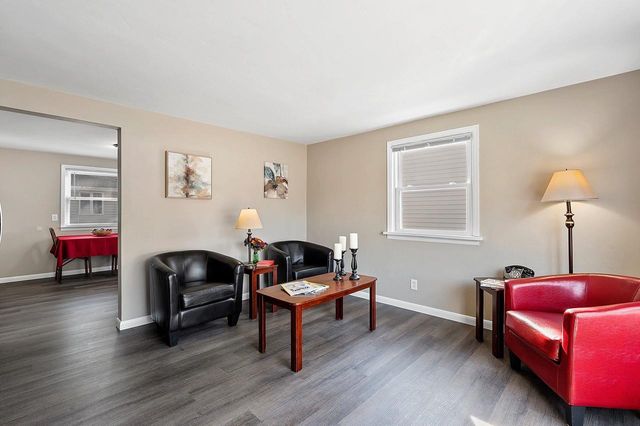 2500 S JEFFERSON STREET, Appleton, WI 54915