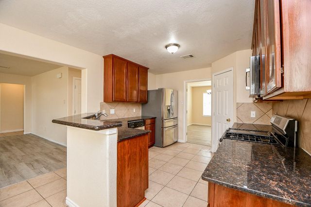 10439 Lauren Creek Drive, Baytown, TX 77523