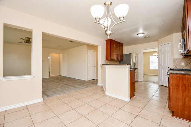 10439 Lauren Creek Drive, Baytown, TX 77523