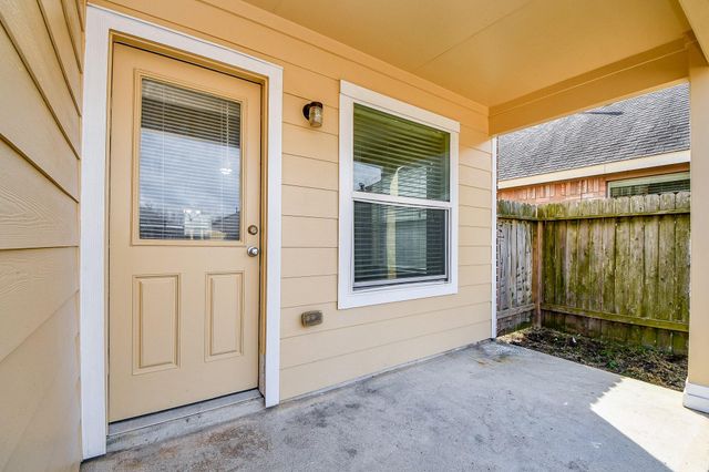 10439 Lauren Creek Drive, Baytown, TX 77523