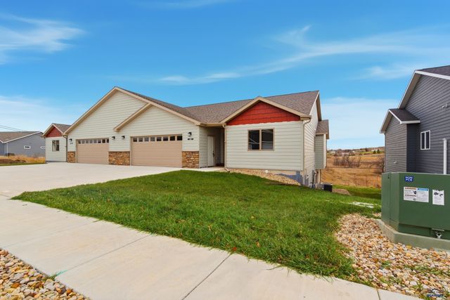 3051 HOEFER AVE, Rapid City, SD 57701