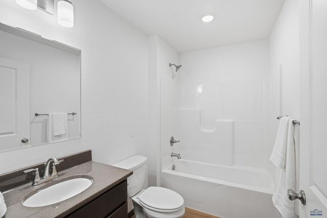 3051 HOEFER AVE, Rapid City, SD 57701