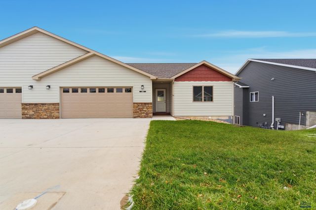 3051 HOEFER AVE, Rapid City, SD 57701