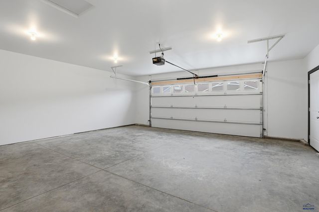 3051 HOEFER AVE, Rapid City, SD 57701