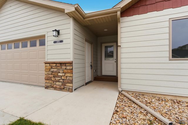 3051 HOEFER AVE, Rapid City, SD 57701
