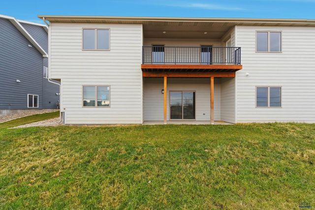 3051 HOEFER AVE, Rapid City, SD 57701