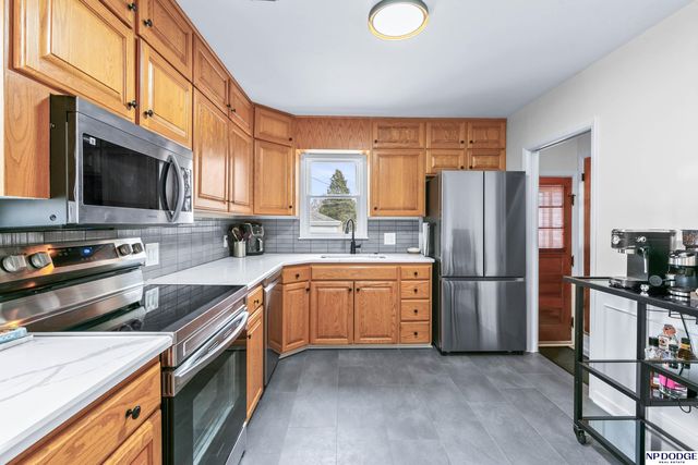 2719 S 44 Street, Omaha, NE 68105