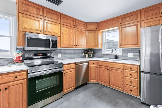 2719 S 44 Street, Omaha, NE 68105