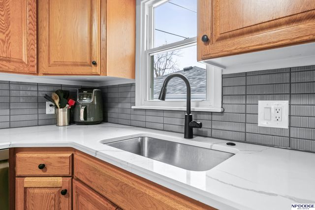 2719 S 44 Street, Omaha, NE 68105