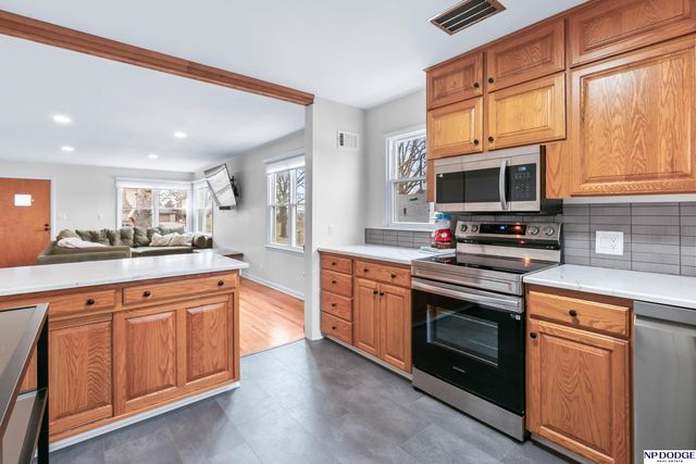 2719 S 44 Street, Omaha, NE 68105