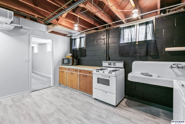 2719 S 44 Street, Omaha, NE 68105