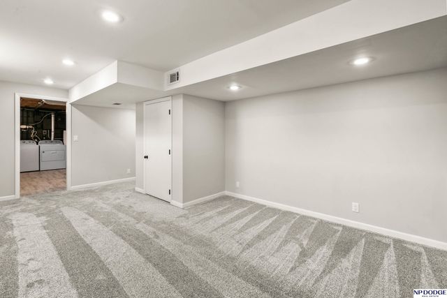 2719 S 44 Street, Omaha, NE 68105