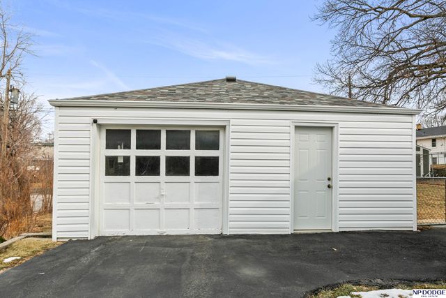 2719 S 44 Street, Omaha, NE 68105