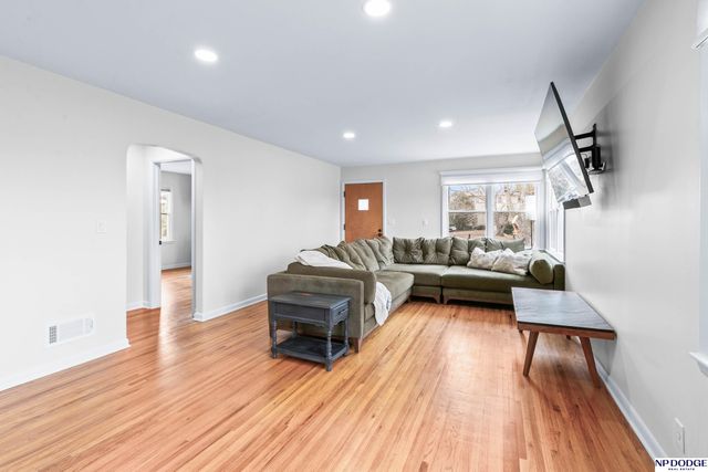 2719 S 44 Street, Omaha, NE 68105