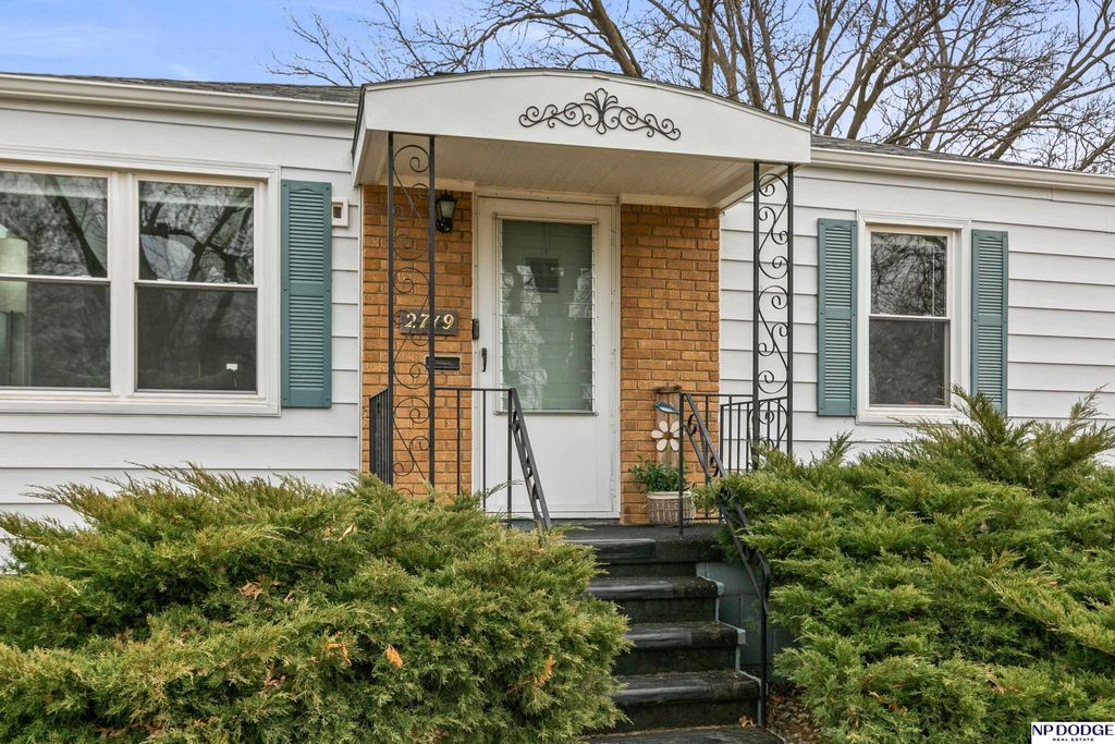 2719 S 44 Street, Omaha, NE 68105