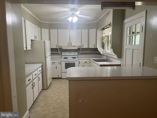 4906 HOOD DR, Fredericksburg, VA 22408