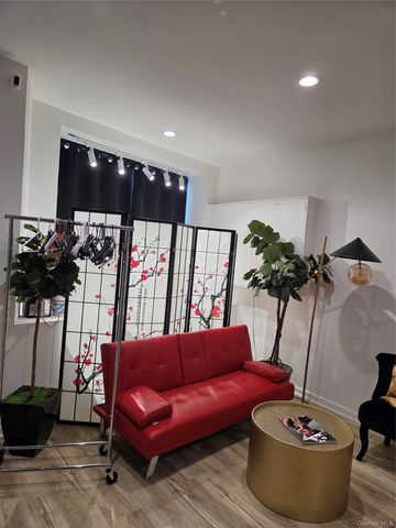 72 s central Avenue, Valley Stream, NY 11580