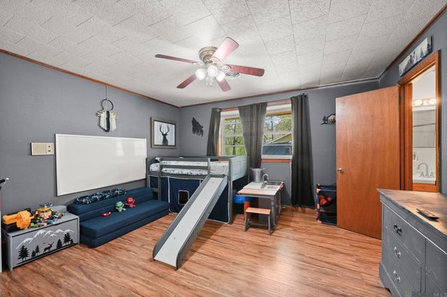 907 E Bayou Narcisse St, Gonzales, LA 70737