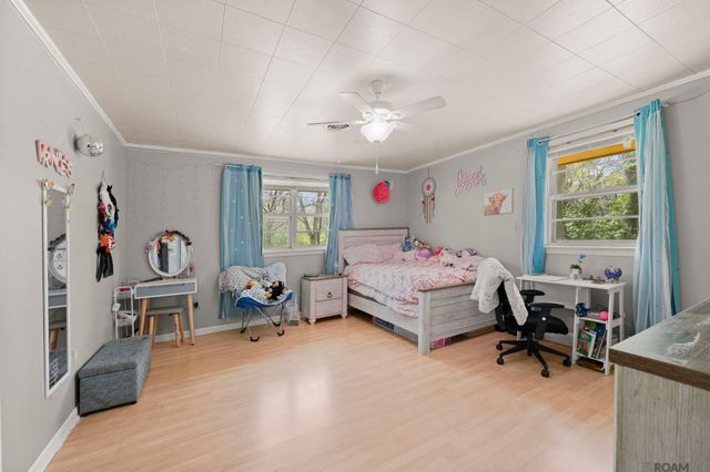 907 E Bayou Narcisse St, Gonzales, LA 70737