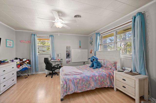 907 E Bayou Narcisse St, Gonzales, LA 70737