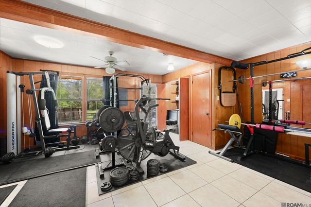 907 E Bayou Narcisse St, Gonzales, LA 70737