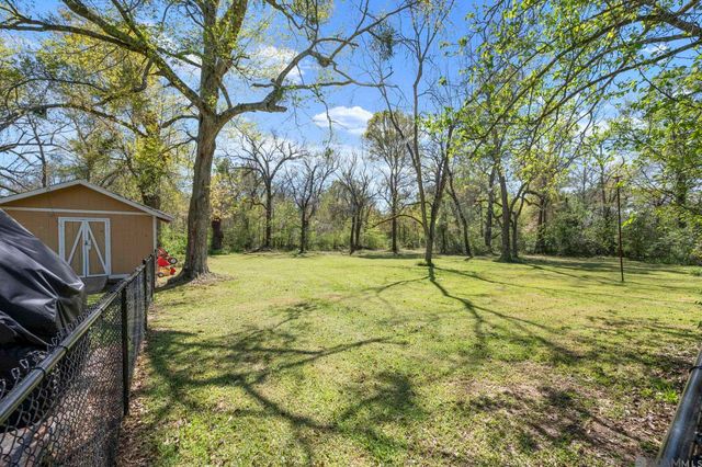 907 E Bayou Narcisse St, Gonzales, LA 70737