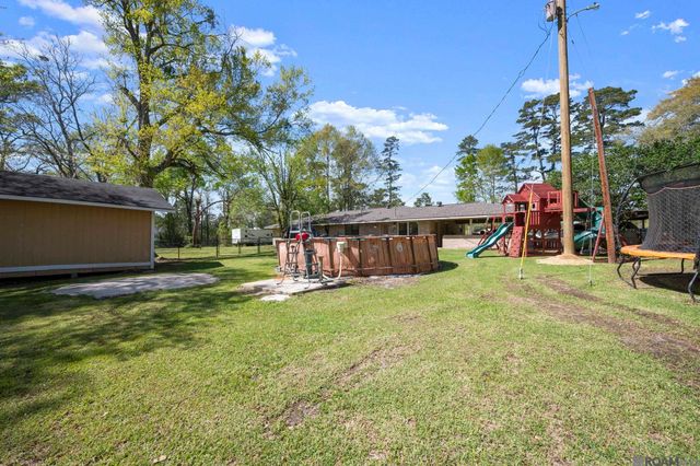 907 E Bayou Narcisse St, Gonzales, LA 70737