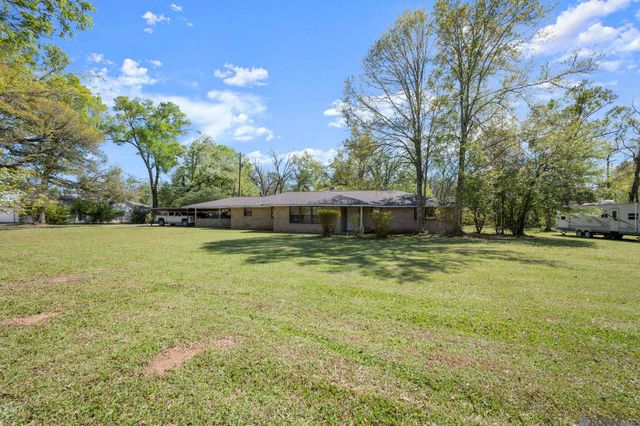 907 E Bayou Narcisse St, Gonzales, LA 70737