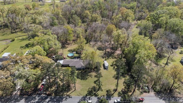 907 E Bayou Narcisse St, Gonzales, LA 70737