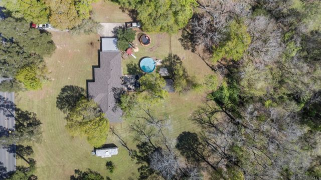 907 E Bayou Narcisse St, Gonzales, LA 70737