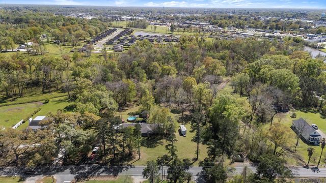 907 E Bayou Narcisse St, Gonzales, LA 70737