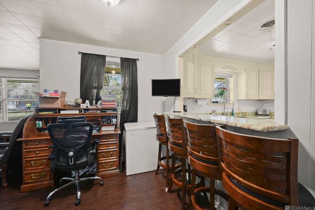 907 E Bayou Narcisse St, Gonzales, LA 70737