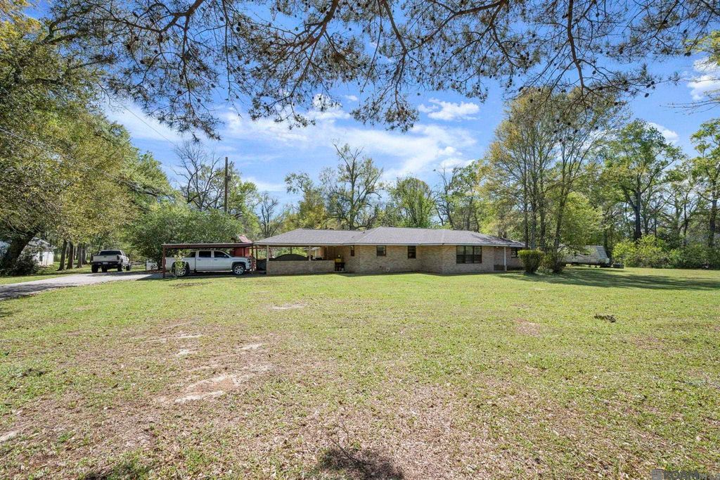 907 E Bayou Narcisse St, Gonzales, LA 70737