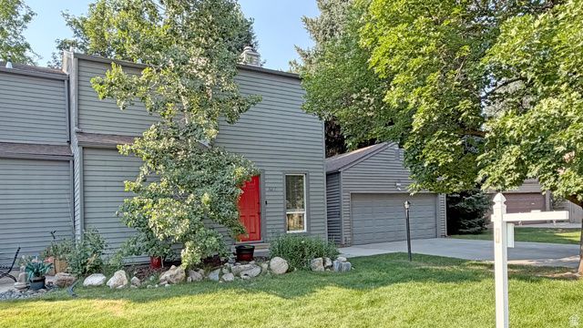 3077 E NORDIC DR, Sandy, UT 84093