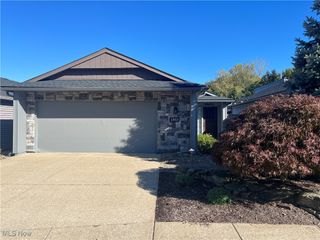 13513 Suncrest Court, Strongsville, OH 44136