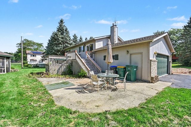 40020 N Adelphi Avenue, Beach Park, IL 60099