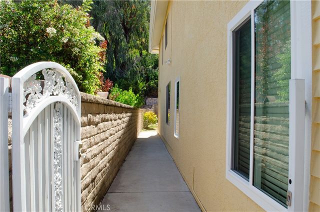 24371 Crestview Drive, Newhall, CA 91321