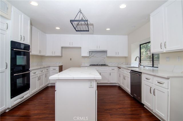 24371 Crestview Drive, Newhall, CA 91321