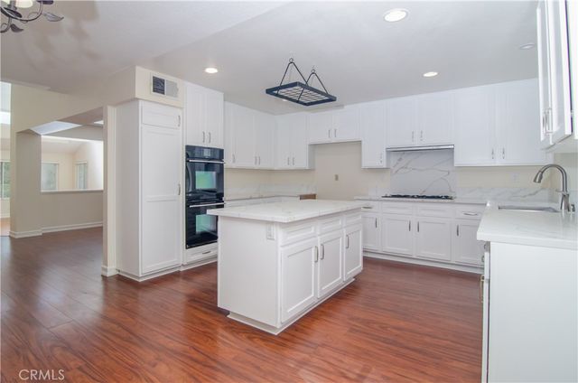 24371 Crestview Drive, Newhall, CA 91321
