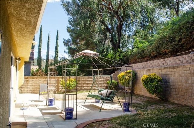 24371 Crestview Drive, Newhall, CA 91321