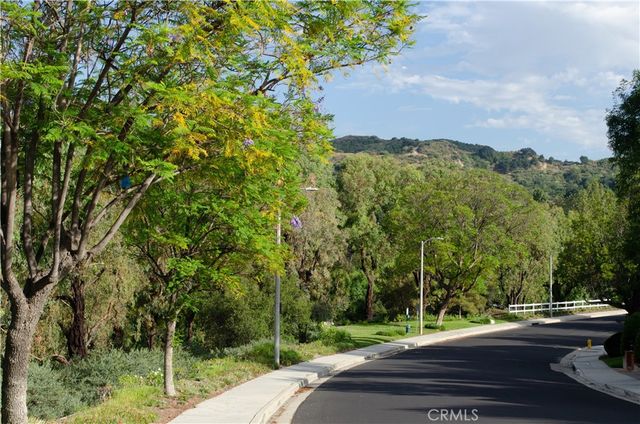 24371 Crestview Drive, Newhall, CA 91321