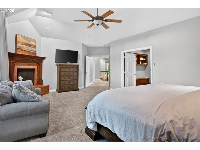 4306 Se AUGUSTA Loop, Gresham, OR 97080