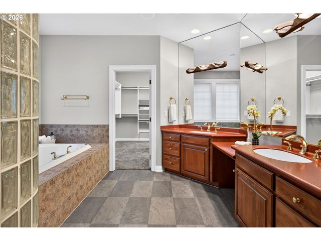 4306 Se AUGUSTA Loop, Gresham, OR 97080