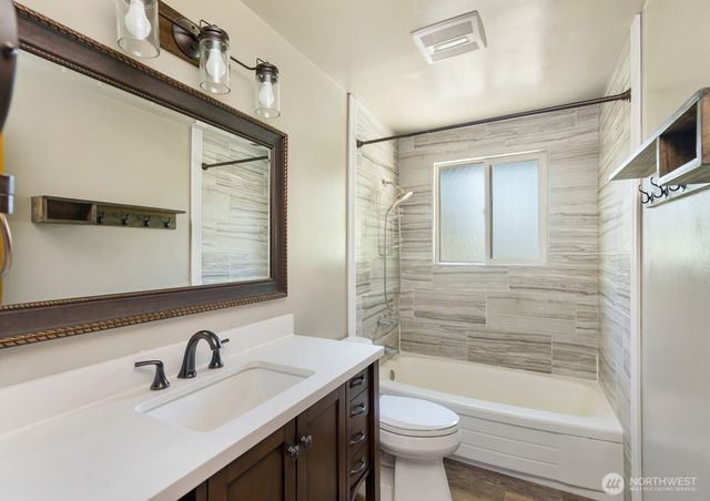 30633 4th Avenue S, Federal Way, WA 98003