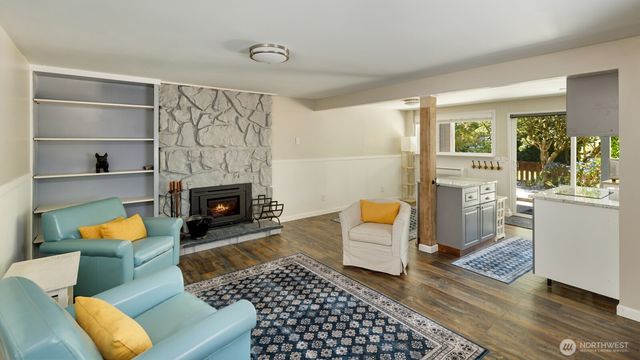 30633 4th Avenue S, Federal Way, WA 98003