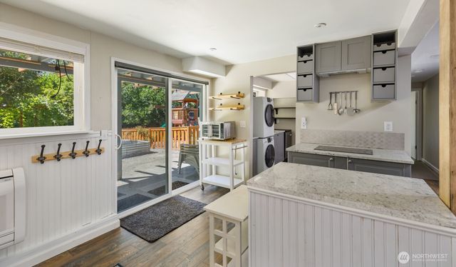 30633 4th Avenue S, Federal Way, WA 98003