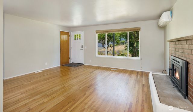 30633 4th Avenue S, Federal Way, WA 98003