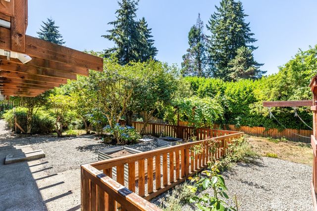 30633 4th Avenue S, Federal Way, WA 98003