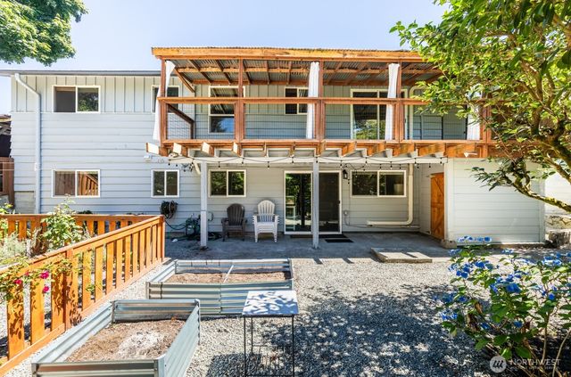 30633 4th Avenue S, Federal Way, WA 98003